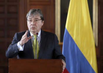Colombian Foreign Minister Carlos Holmes Trujillo speaks during a joint press conference with UN Joint Special Representative for Venezuelan refugees and migrants in the region, Eduardo Stein (out of frame), in Bogota on April 25, 2019. (Photo by DANIEL MUNOZ / AFP)