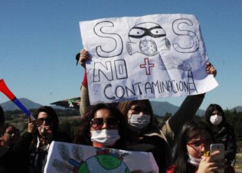 VENTANAS: Manifestantes atacaron oficinas de Gasmar y Codelco Ventanas tras marcha contra la contaminación.