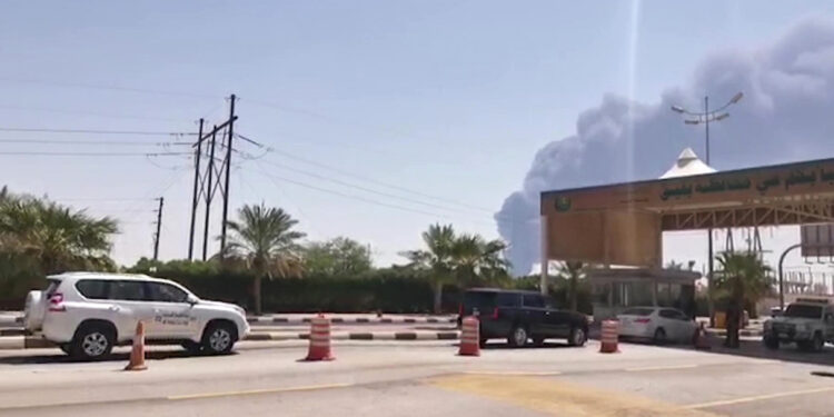 This AFPTV screen grab from a video made on September 14, 2019, shows smoke billowing from an Aramco oil facility in Abqaiq about 60km (37 miles) southwest of Dhahran in Saudi Arabia's eastern province. - Drone attacks sparked fires at two Saudi Aramco oil facilities early today, the interior ministry said, in the latest assault on the state-owned energy giant as it prepares for a much-anticipated stock listing. Yemen's Iran-aligned Huthi rebels claimed the drone attacks, according to the group's Al-Masirah television. (Photo by - / AFP)