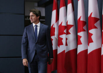 Canadian Prime Minister Justin Trudeau arrives for a news conference on October 23, 2019 in Ottawa, Canada. - A weakened Prime Minister Justin Trudeau set out October 22, 2019 to secure the support of smaller parties he will need to form a government after winning Canada's nail-biter general election but falling short of a majority. Trudeau's Liberals took 157 seats in the 338-member House of Commons, down from a comfortable majority of 184 in the last ballot (and from 177 at the dissolution of parliament), official results showed. (Photo by Dave Chan / AFP)