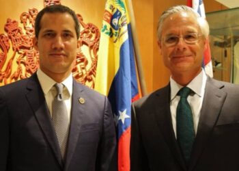 Andrew Soper Embajador del Reino Unido en Vzla, Pdte. (E) Juan Guaidó,. Foto @Presidencia_VE