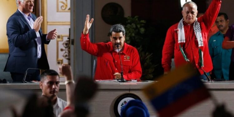 El gobernante cubano, Miguel Díaz-Canel, Nicolás Maduro y Diosdado Cabello. Foto AP.