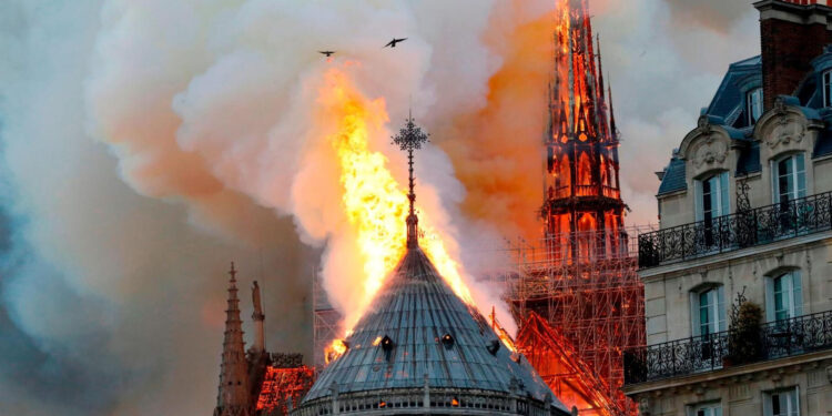 El incendio Catedrál de Notre Dame, Paris Francia. Foto EFE