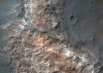 Una imagen de una sonda de reconocimiento de la NASA divulgada el 1 de julio de 2017 muestra la cuenca de Gorgonum, una de las mayores de la región de Terra Sirenum, en Marte, donde los científicos creen que alguna vez hubo un gran lago© NASA/AFP/Archivos.