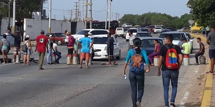 Nueva Esparta 15Oct protesta gas doméstico. Foto: @jcarolinaisava.