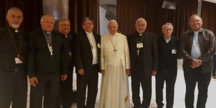 Padres Sinodales venezolanos junto al Papa Francisco. 15Oct 2019. Foto: @CEVmedios.