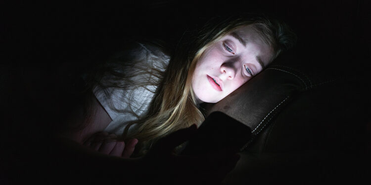 Redes sociales, hora de dormir. Foto referencial.