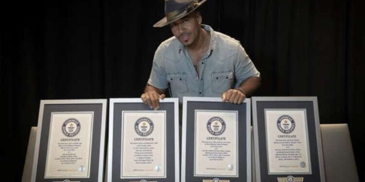 Romeo Santos batió cuatro récords Guinness de ventas-
