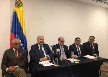 Embajador Humberto Calderon Berti y Comisionado Presidencial para las relaciones exteriores Julio Borges- 9oct2019
