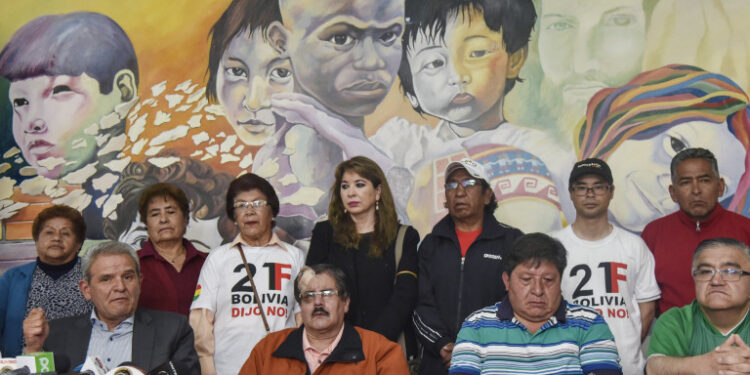 Bolivian members of the National Comite for Democracy Defense (CONADE), Waldo ALbarracin (2nd L) and Rolando Villena speak during a press conference calling bolivian people to protest in defense of democracy, in La Paz, on October 27, 2019. - An important platform that articulates the regional civic committees (Conade), raised on Sunday the annulment of the controversial general elections in Bolivia, won by President Evo Morales in the first round, and called for the convening of other elections with a new electoral tribunal. (Photo by AIZAR RALDES / AFP)