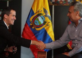 Presidente encargado de Venezuela Juan Guaidó y su homólogo de Ecuador, Lenín Moreno.