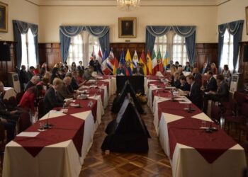 The High Representative of the European Union for Foreign Affairs and Security Policy Federica Mogherini (C-L) and Ecuadorean Minister of Foreign Affairs Jose Valencia (C-R) inaugurate the International Contact Group on Venezuela, at the Foreign Ministry headquarters in Quito on March 28, 2019. - Foreign ministers of the Contact Group on Venezuela began meeting here Thursday in a push for progress on delivering humanitarian aid and laying the groundwork for fresh presidential elections in the crisis-torn country. (Photo by RODRIGO BUENDIA / AFP)