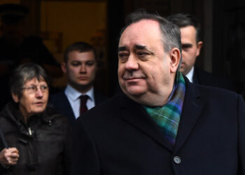 Former Scottish first minister and pro-independence figurehead Alex Salmond leaves a preliminary hearing over allegations of sexual harassment, at the High Court in Edinburgh on November 21, 2019. (Photo by ANDY BUCHANAN / AFP)