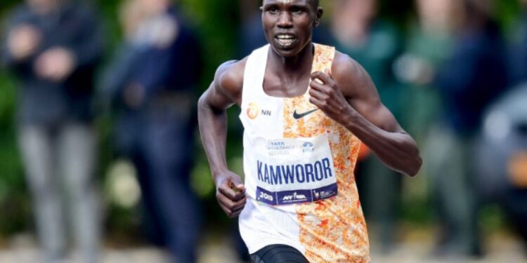 NUEVA YORK, NUEVA YORK – 3 DE NOVIEMBRE: Geoffrey Kamworor de Kenia corre por Central Park antes de terminar primero para el Pro Mens en el TCS New York City Marathon el 03 de noviembre de 2019 en la ciudad de Nueva York. Emilee Chinn / Getty Images / AFP