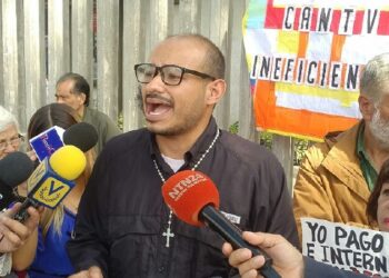 Carlos Julio Rojas, coordinador del Frente en Defensa del Norte de Caracas. Protesta CANTV 1Nov2019
