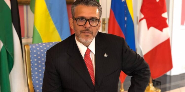 Embajador de Venezuela en Canadá, Orlando Viera-Blanco.