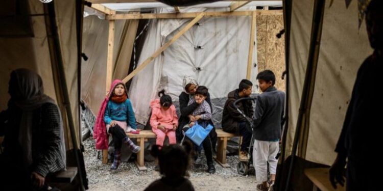 Grecia anuncia el próximo cierre de los tres principales campos de migrantes en sus islas del mar Egeo. AFP