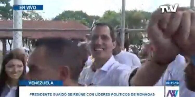 Juan Guaidó,. Colegio de Médicos de Maturin, Monagas. Foto captura TV Venezuela.