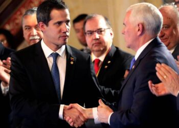 Pdte. encargado de Venezuela Juan Guaidó y el Vicepresidente de Estados Unidos, Mike Pence. Foto de archivo.