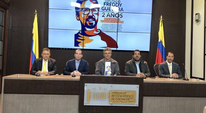 Rurda de prensa dos años persecución política Freddy Guevara, desde Bogotá. Foto Twitter @GermanFerrer23.