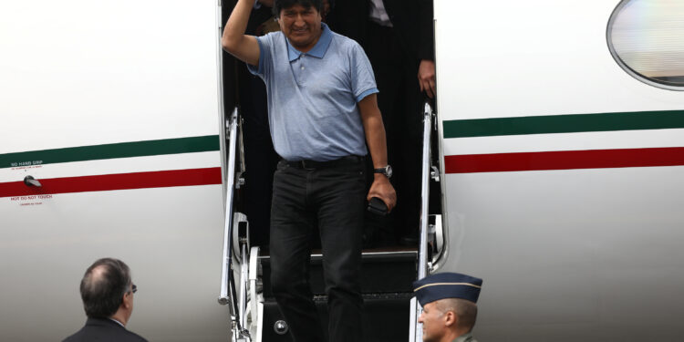 Bolivia's ousted President Evo Morales waves during his arrival to take asylum in Mexico, in Mexico City, Mexico, November 12, 2019. REUTERS/Edgard Garrido