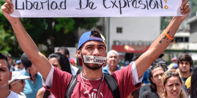 Journalists and media workers protest against the attacks on journalists, in Caracas on June 27, 2017.  / AFP PHOTO / JUAN BARRETO        (Photo credit should read JUAN BARRETO/AFP/Getty Images)