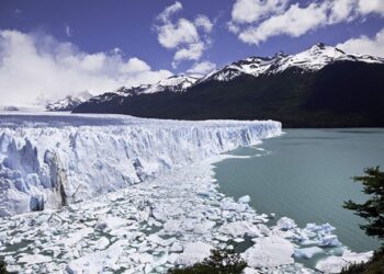 Deshielo en glaciares de los Andes. Foto de archivo.