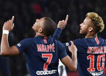 El delantero francés Kylian Mbappé y Neymar. Foto agencias.