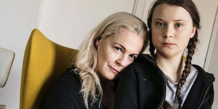 Greta Thunberg y su madre la cantante Malena Ernman. Foto de archivo.