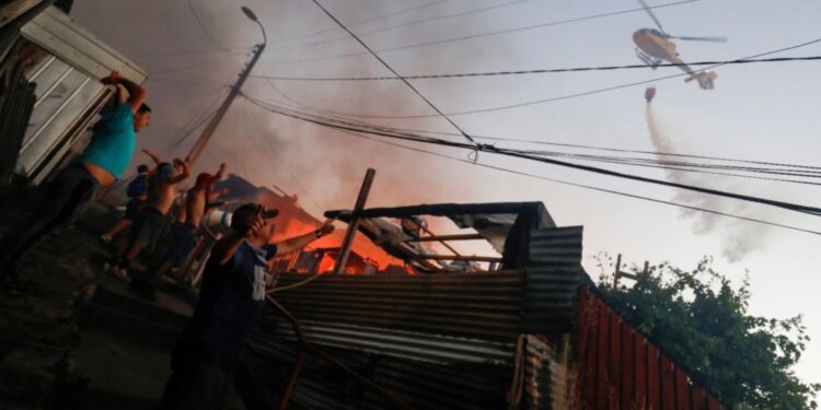 Incendio Valparaíso Chile. Foto agencias..jpg 2