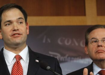 Los senadores Marco Rubio (R) y Bob Menendez (D). Foto de archivo.