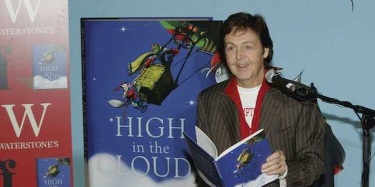 LONDON - DECEMBER 14:  Sir Paul McCartney reads to children from Princes Plain Primary School as he launches his first children's book "High In The Clouds" at Waterstone's, Piccadilly on December 14, 2005 in London, England.  (Photo by Gareth Cattermole/Getty Images) *** Local Caption *** Paul McCartney