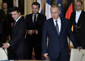 From L: Ukrainian President Volodymyr Zelensky, French President Emmanuel Macron and Russian President Vladimir Putin arrive for a meeting on Ukraine with German Chancellor at the Elysee Palace, on December 9, 2019 in Paris. - Russian president will for the first time hold formal talks with his Ukrainian counterpart over the conflict in Ukraine's east, at a much-anticipated summit in Paris. (Photo by Alexey NIKOLSKY / SPUTNIK / AFP)