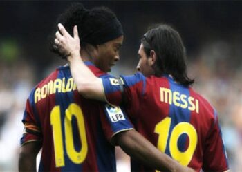Ronaldinho y Messi. Foto de archivo.