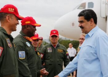 Pedro Alberto Juliac Lartíguez junto a Nicolás Maduro