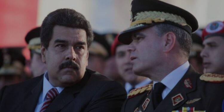 Nicolás Maduro y Vladimir Padrino López. Foto EFE.