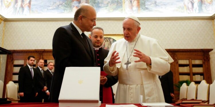 El papa Francisco recibió este sábado 25 de enero, en audiencia al presidente de Irak, Barham Saleh. Foto agencias.