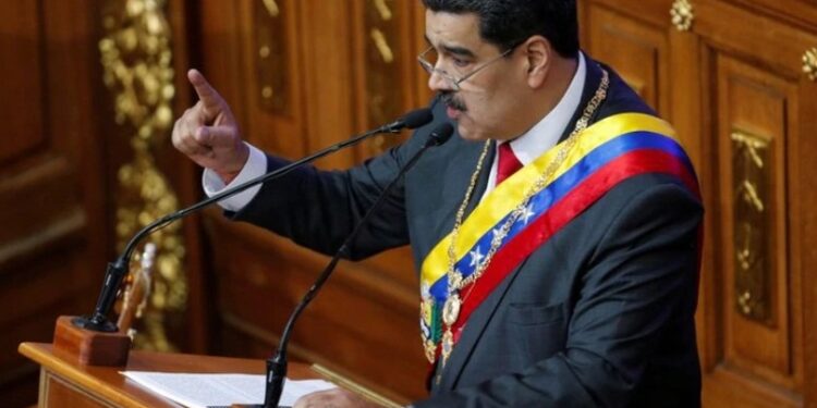 El dictador venezolano Nicolás Maduro pronunciando su discurso anual sobre el estado de la nación durante una sesión especial de la Asamblea Nacional Constituyente, en Caracas. 14 de enero de 2020. (REUTERS/Manaure Quintero)