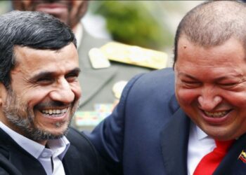 Mahmud Ahmadineyad y Hugo Chávez firmaron convenios bilaterales que permitieron que la República Islámica de Irán violara las sanciones impuestas impuestas por EE. UU. contra ese país.