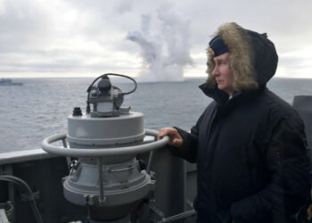 Russian President Vladimir Putin attends the joint drills of the Northern and Black sea fleets on board the Russian guided missile cruiser Marshal Ustinov in the Black Sea, January 9, 2020. Sputnik/Alexei Druzhinin/Kremlin via REUTERS ATTENTION EDITORS - THIS IMAGE WAS PROVIDED BY A THIRD PARTY.