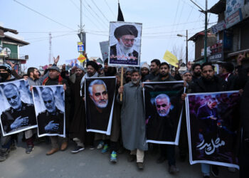 Protesters shout slogans against the United States and Israel as they hold posters with the image of top Iranian commander Qasem Soleimani, who was killed in a US airstrike in Iraq, and Iranian President Hassan Rouhani during a demonstration in the Kashmiri town of Magam on January 3, 2020. - Hundreds of people in Indian Kashmir staged "anti-American" demonstrations in the troubled territory on January 3 within hours of US forces killing a top Iranian commander. (Photo by Tauseef MUSTAFA / AFP)