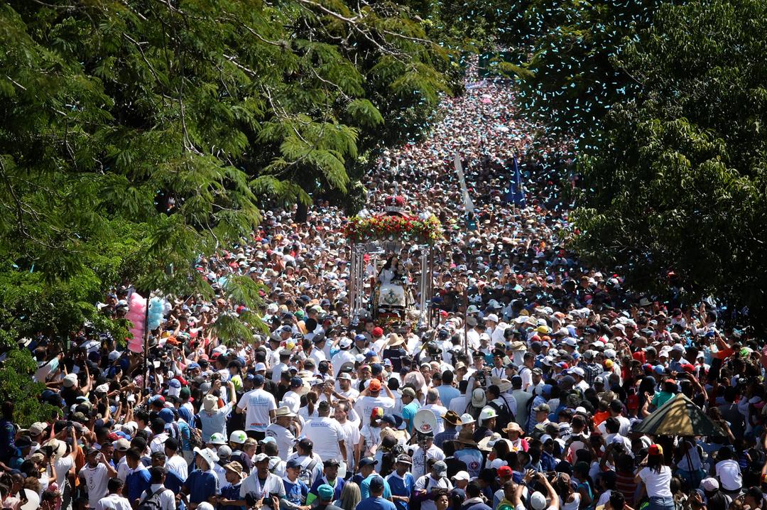 Las IMPACTANTES fotografías del recorrido del presidente (e) Guaidó en la procesión de la Divina Pastora 8