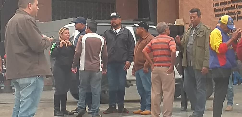 ÚLTIMA HORA | Colectivos paramilitares de la dictadura de a Maduro mantienen toma de los alrededores de la AN (Fotos) 9