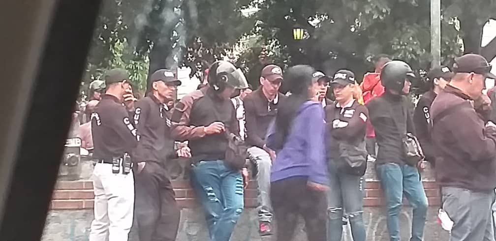 ÚLTIMA HORA | Colectivos paramilitares de la dictadura de a Maduro mantienen toma de los alrededores de la AN (Fotos) 3