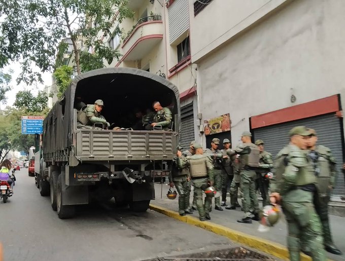 FOTOS | Régimen militarizó nuevamente los alrededores de la AN 2