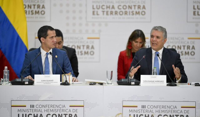 Colombian President Ivan Duque (R) speaks next to Venezuelan opposition leader Juan Guaido  during the III Hemispheric Ministerial Conference of Fight to Terrorism in Bogota, on January 20, 2020. - US Secretary of State Mike Pompeo called on Monday for cooperation in the struggle to remove Venezuela President Nicolas Maduro from office amidst a chronic economic crisis in the South American country. (Photo by Raul ARBOLEDA / AFP)