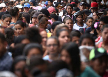 Venezuelans line up as they wait for a free lunch at the "Divina Providencia" migrant shelter outskirts of Cucuta, at the Colombian-Venezuelan border February 20, 2019. REUTERS/Edgard Garrido