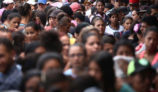 Venezuelans line up as they wait for a free lunch at the "Divina Providencia" migrant shelter outskirts of Cucuta, at the Colombian-Venezuelan border February 20, 2019. REUTERS/Edgard Garrido