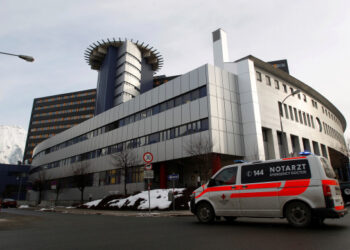 FILE-PHOTO: General view of the University hospital (Landeskrankenhaus Innsbruck - Universitaetskliniken) in Innsbruck February 18, 2012.  REUTERS/Lisi Niesner/File Photo