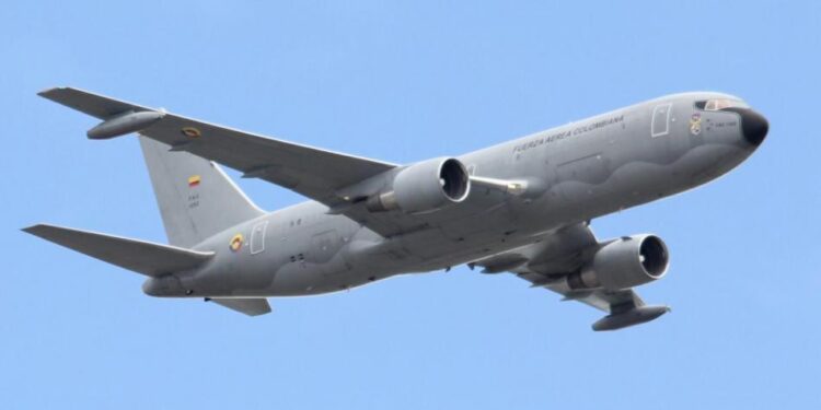 El avión, un Boeing 767, de matrícula FAC-1202 partirá este sábado de la base militar de Catam.  Foto: Fuerza Aérea Colombiana, FAC